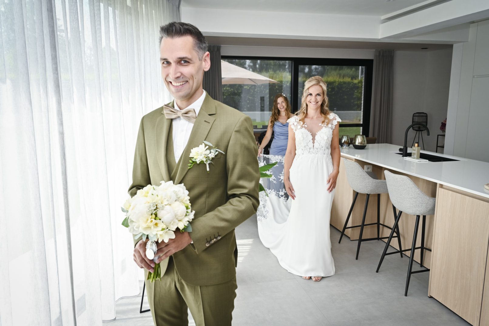 Wim en Mieke tijdens hun first look op de trouwdag.