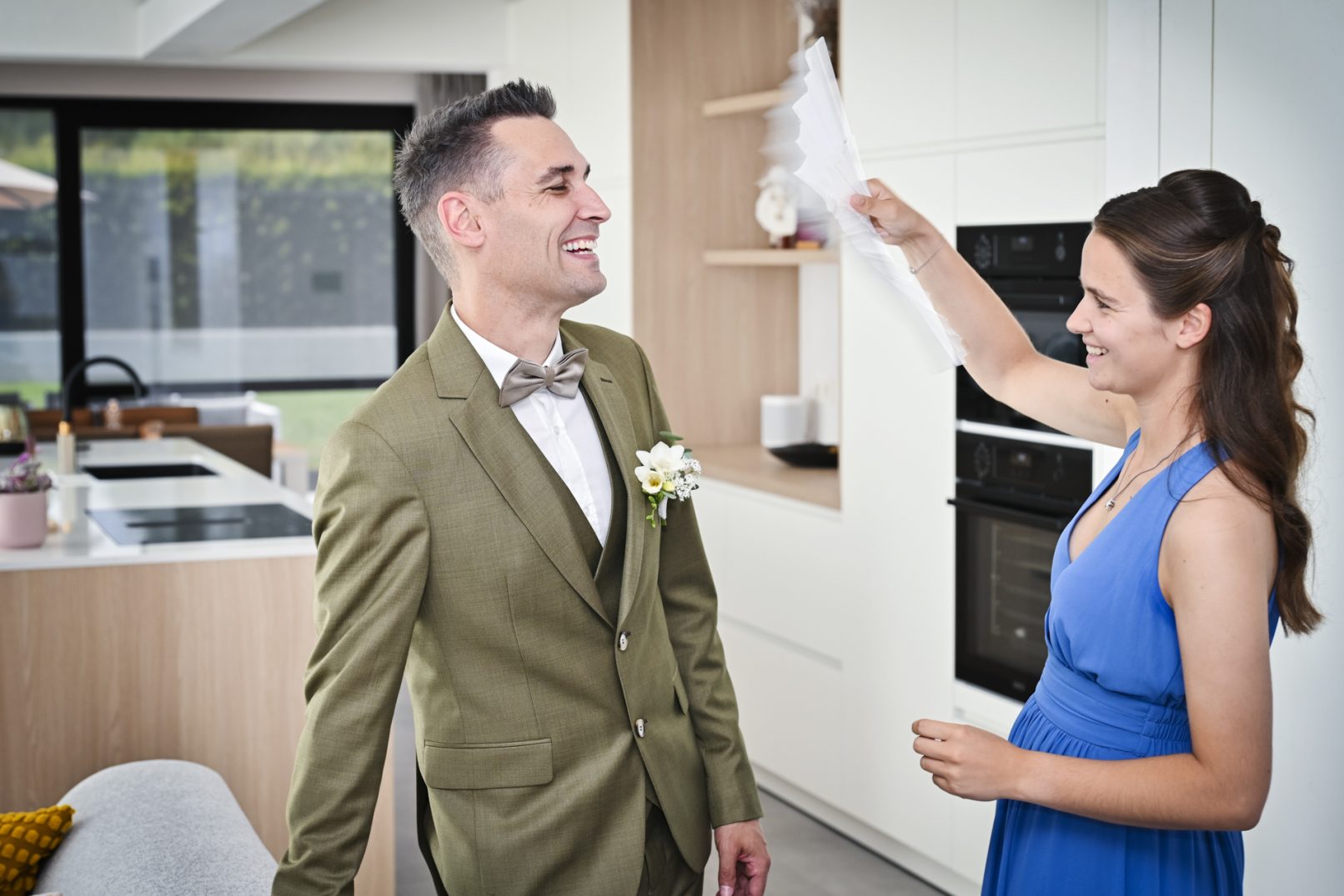 Wim en Mieke tijdens hun first look op de trouwdag.