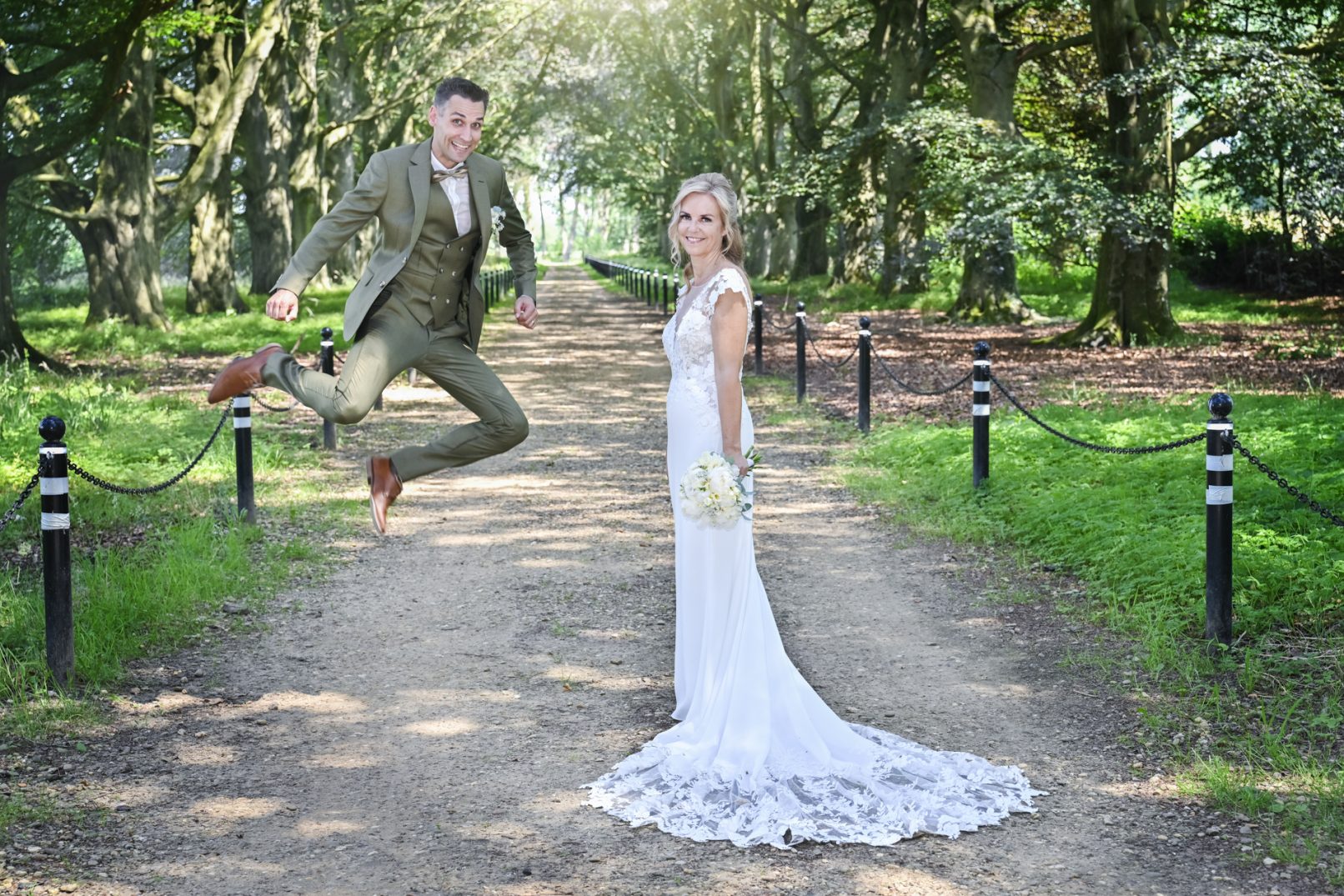 Bruidspaar Wim en Mieke tijdens hun huwelijk in Vlaanderen.