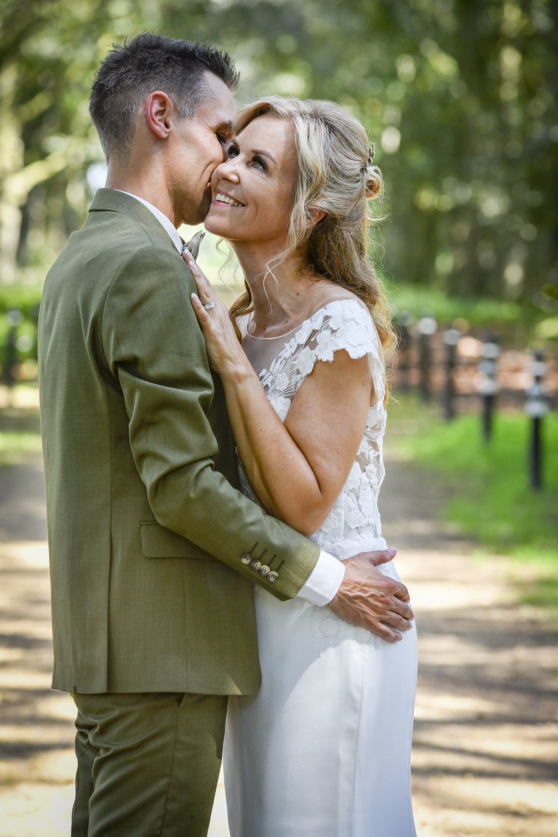 Wim en Mieke tijdens hun first look op de trouwdag.