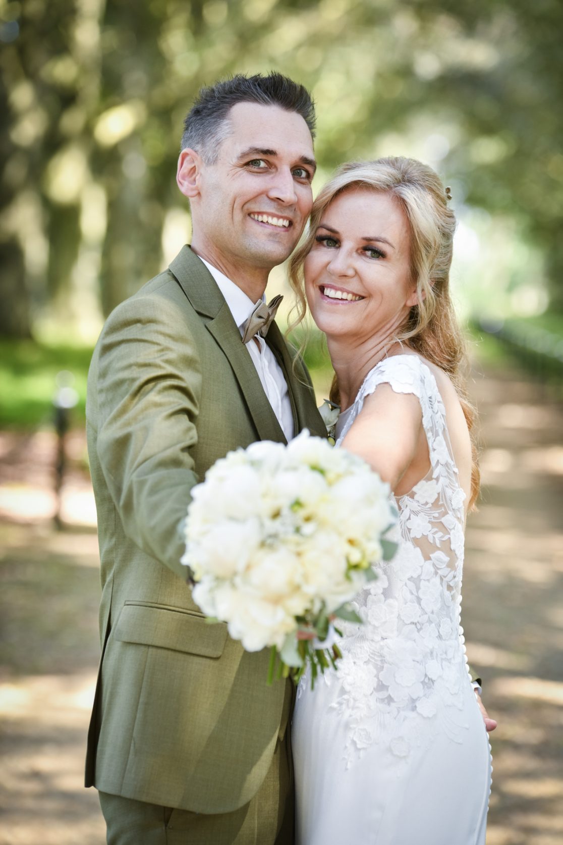 Moment uit het huwelijk van Wim en Mieke bij Hof ter Saksen, gefotografeerd door Fotografie Magnus.