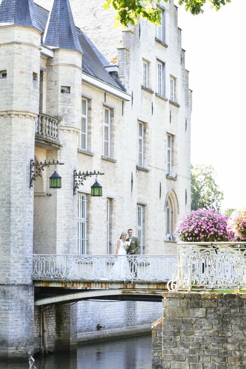 Wim en Mieke tijdens hun first look op de trouwdag.